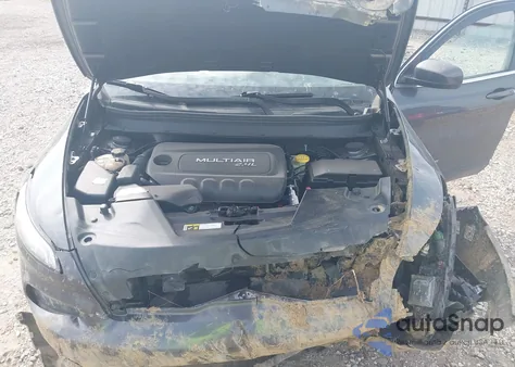 2015 Jeep Cherokee Latitude z USA, uszkodzony, nr VIN 1C4PJLCB8FW720940